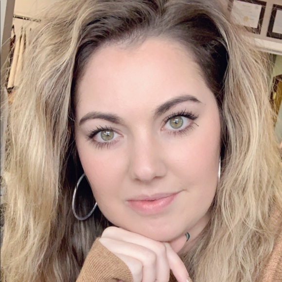 Meet your Posher, Haley - Picture 3 of 4